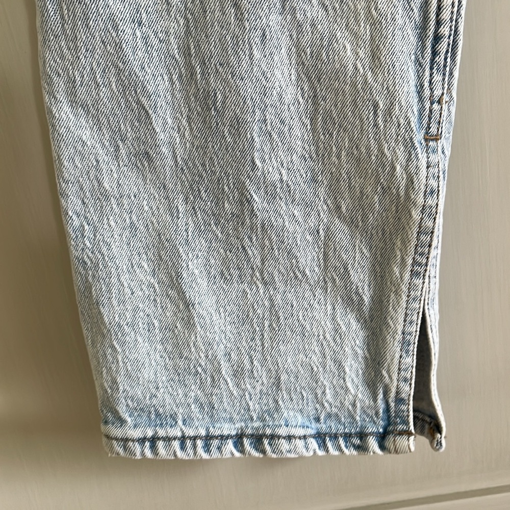 EUC 70’s High Slim Straight Levi’s jeans in a light blue wash. - Picture 5 of 16